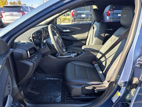 New 2026 Buick Envista Sport Touring image 13