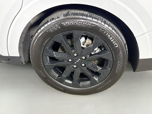 Used 2024 Kia Carnival SX Prestige FWD image 40