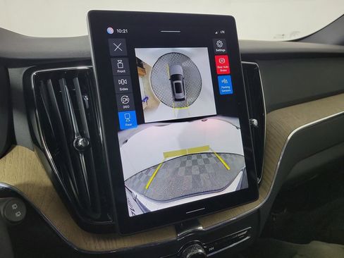 Certified 2026 Volvo XC60 B5 Plus w/ Protection Package Premier image 29