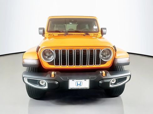 Used 2025 Jeep Wrangler Unlimited Sahara AWD/4WD image 2