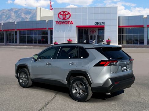 Used 2024 Toyota RAV4 XLE AWD/4WD image 5