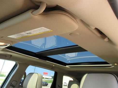 Used 2020 Jeep Grand Cherokee Overland w/ Interior Metal Package AWD/4WD image 39