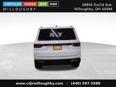 Certified 2025 Jeep Wagoneer Series II w/ 8-Passenger Seating Package AWD/4WD image 8