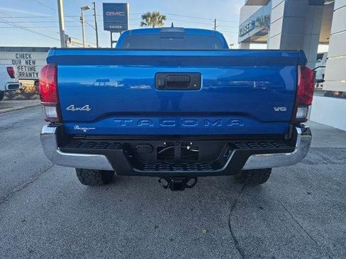 Used 2018 Toyota Tacoma SR5 AWD/4WD image 4