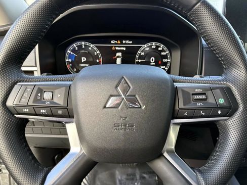 Used 2024 Mitsubishi Outlander SE image 30