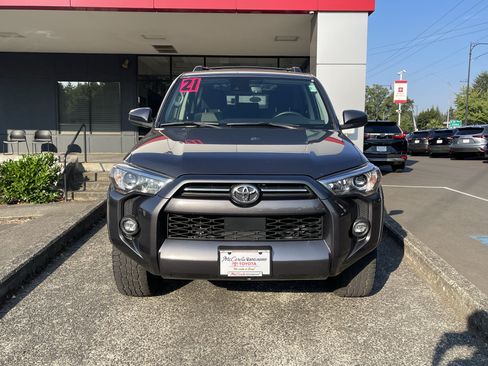 Certified 2021 Toyota 4Runner SR5 AWD/4WD image 2
