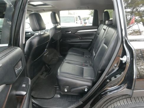 Used 2019 Toyota Highlander XLE image 32