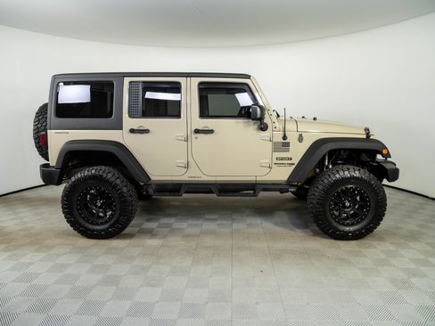 Used 2018 Jeep Wrangler Unlimited Sport w/ Connectivity Group AWD/4WD image 24