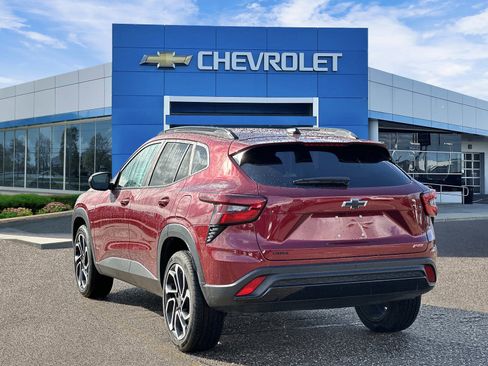 Certified 2025 Chevrolet Trax RS w/ Sunroof Package image 3