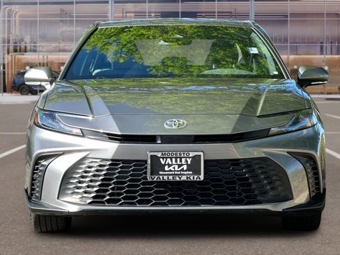 Used 2025 Toyota Camry SE w/ Convenience Package FWD image 6