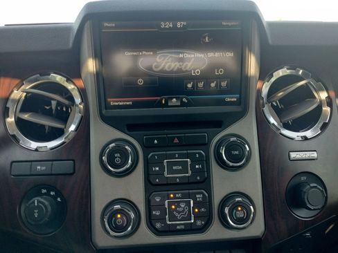 Used 2016 Ford F250 Lariat w/ Lariat Ultimate Package AWD/4WD image 25