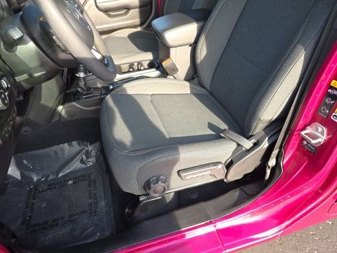 Used 2024 Jeep Gladiator Sport image 16