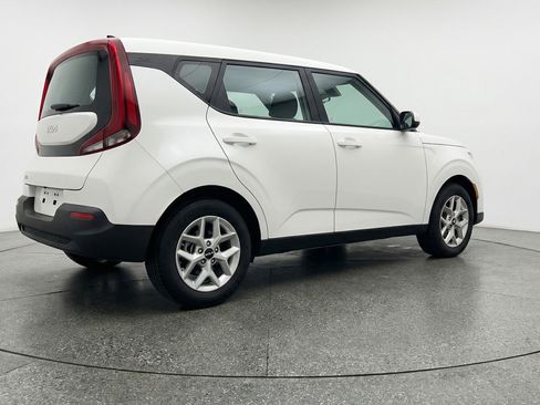 Used 2025 Kia Soul LX w/ LX Technology Package image 9
