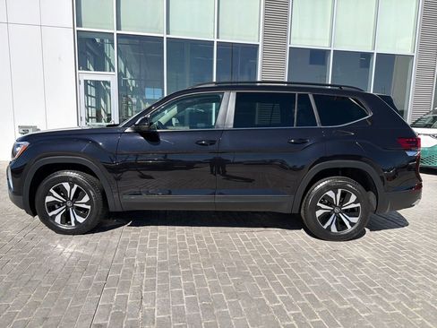 Certified 2024 Volkswagen Atlas SE image 3