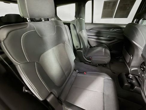 Used 2025 Jeep Grand Cherokee L Laredo RWD image 34