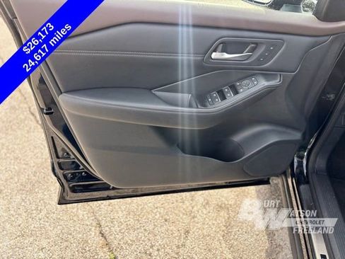 Used 2023 Nissan Rogue SL w/ SL Premium Package image 11