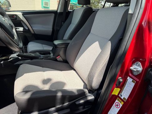 Used 2015 Toyota RAV4 LE FWD image 13