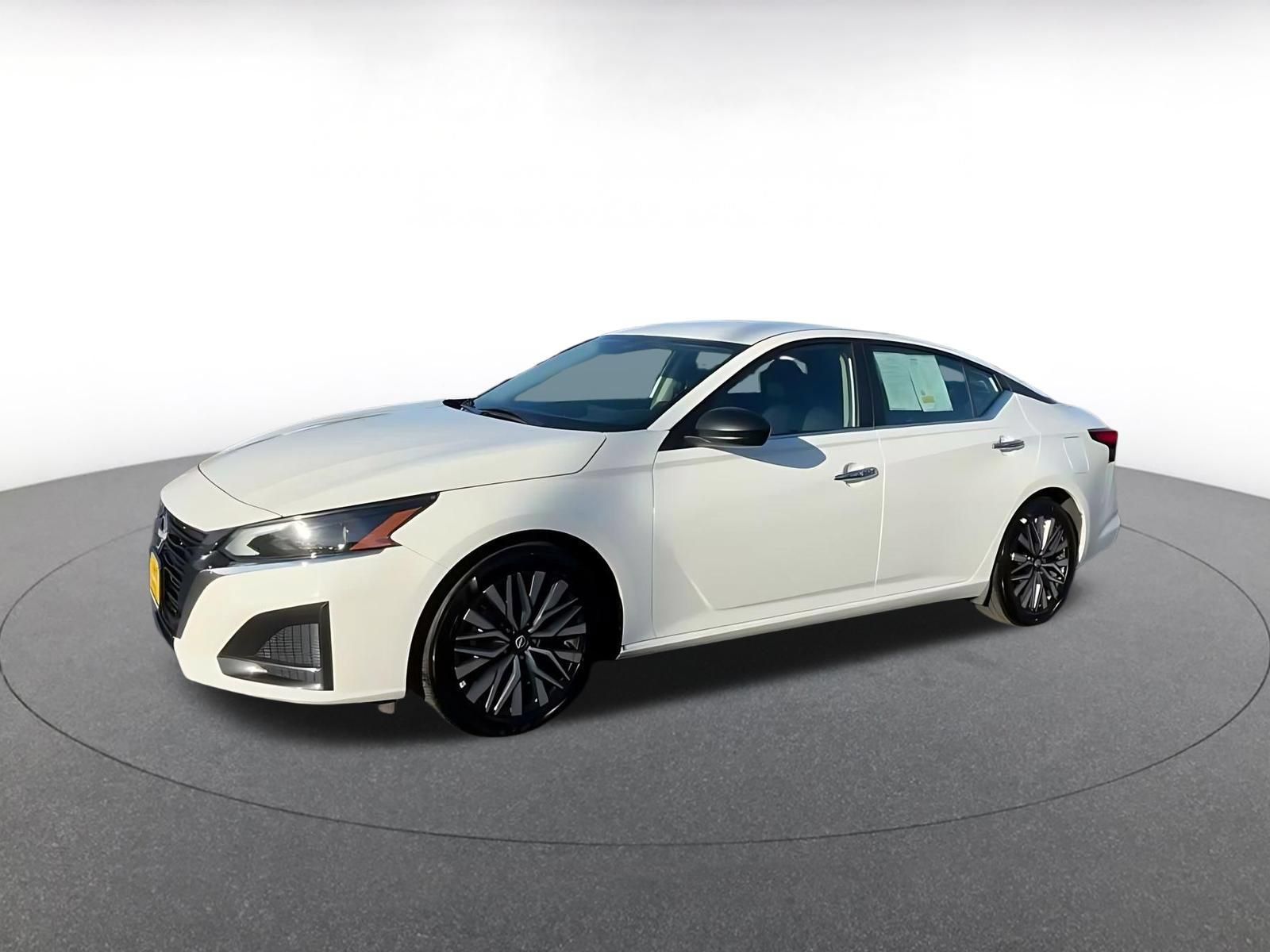 Used 2025 Nissan Altima 2.5 SV FWD image 7