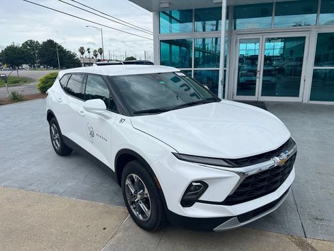 Used 2023 Chevrolet Blazer LT FWD image 3
