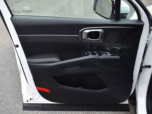 Used 2023 Kia Sorento EX image 28