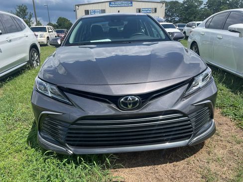 Used 2024 Toyota Camry LE w/ Convenience Package FWD image 3