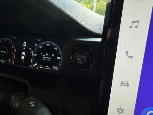 Used 2025 Toyota Tacoma Limited AWD/4WD image 29