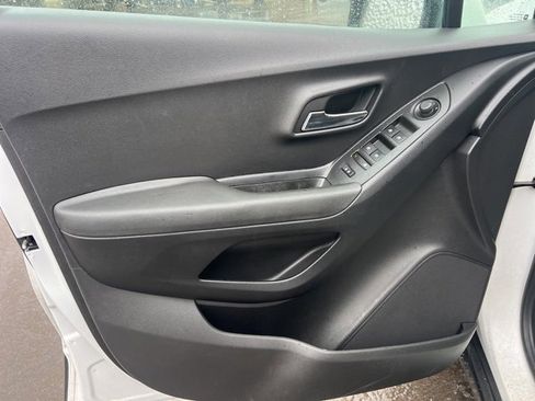 Used 2020 Chevrolet Trax LS w/ Tint and Cruise Package image 18