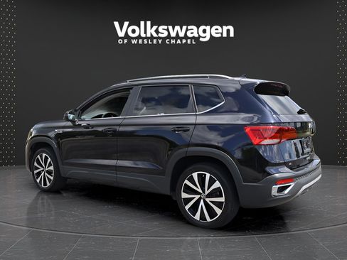 Certified 2022 Volkswagen Taos SE FWD image 6