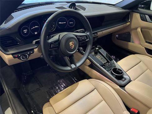 Certified 2024 Porsche 911 image 4