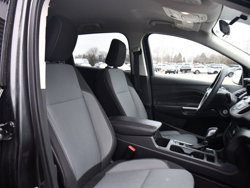 Used 2018 Ford Escape SE image 16