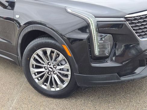 Used 2024 Cadillac XT4 Premium Luxury image 3