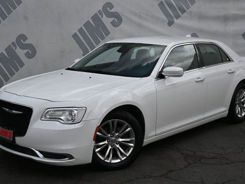 Used 2020 Chrysler 300 Touring L w/ Quick Order Package 2EF image 1