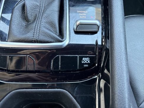 Used 2025 Jeep Compass Limited image 23