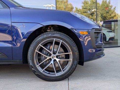 Certified 2026 Porsche Macan AWD/4WD image 11
