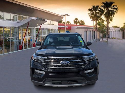 Used 2024 Ford Explorer XLT w/ Equipment Group 202A RWD image 8