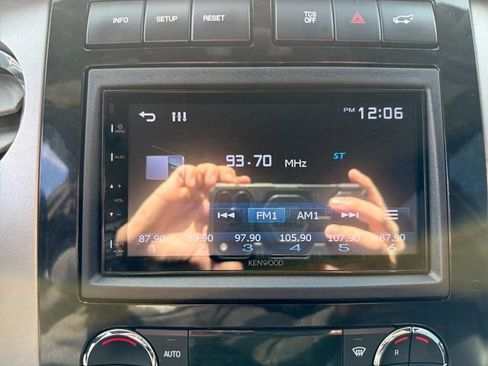 Used 2013 Ford Expedition Limited image 22