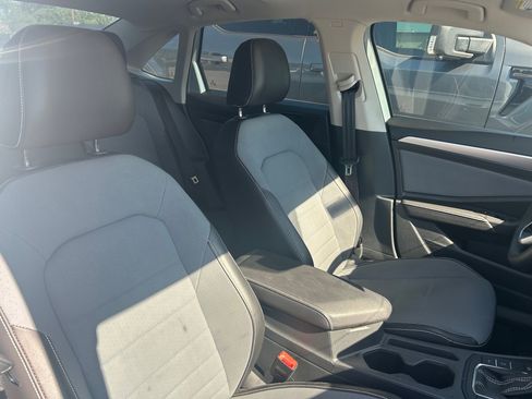 Used 2025 Volkswagen Jetta SE FWD image 20