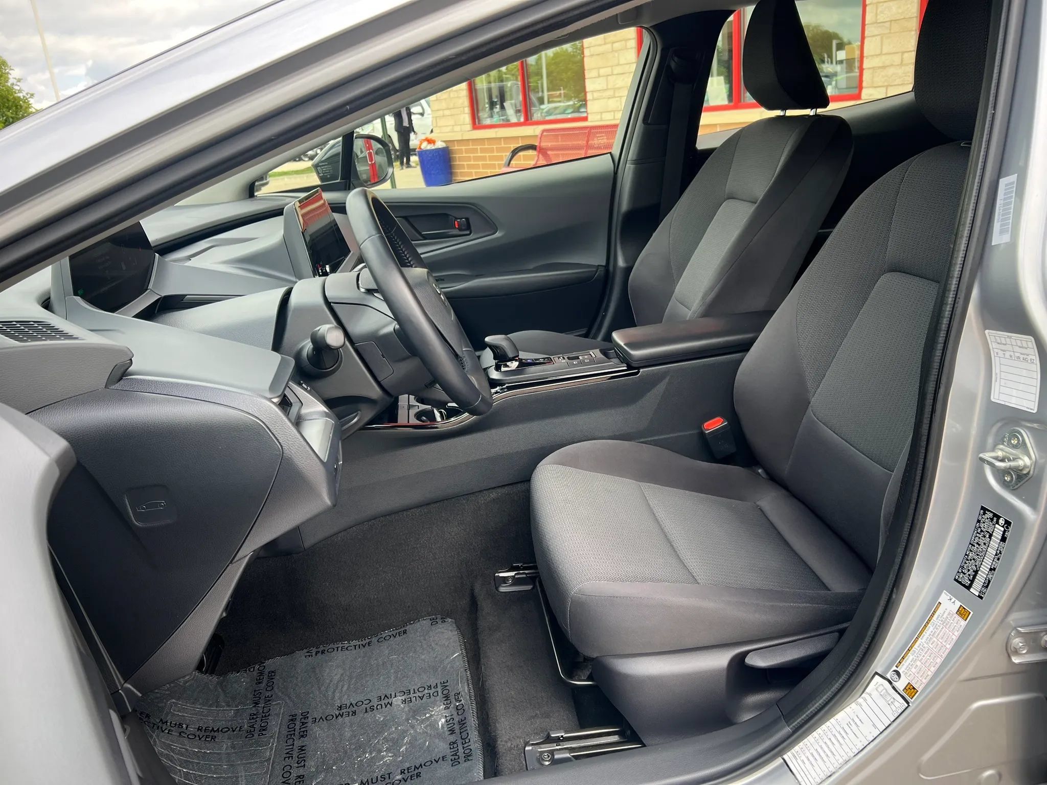Used 2025 Toyota Prius LE FWD image 10