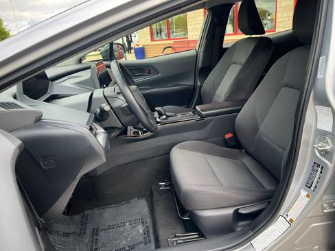 Used 2025 Toyota Prius LE FWD image 10