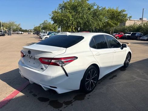 Used 2020 Toyota Camry SE w/ Convenience Package FWD image 5
