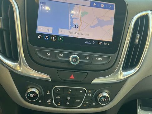 Used 2020 Chevrolet Equinox LT image 31