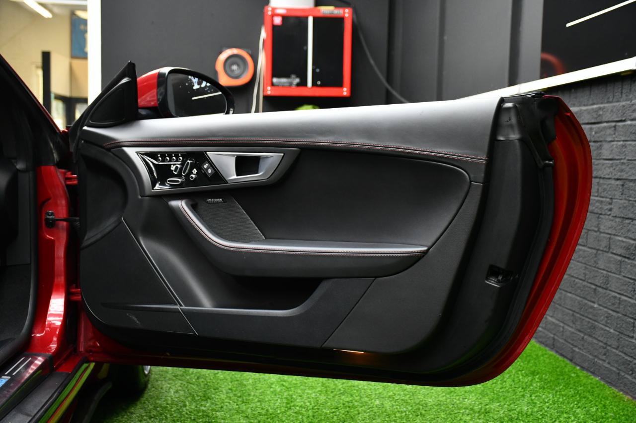 Used 2016 Jaguar F-TYPE R AWD/4WD image 33