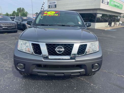 Used 2019 Nissan Frontier SV RWD image 2