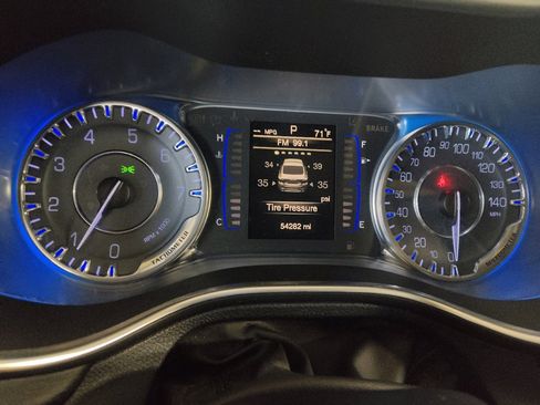 Used 2016 Chrysler 200 LX image 23