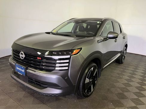 Certified 2025 Nissan Kicks SR image 3