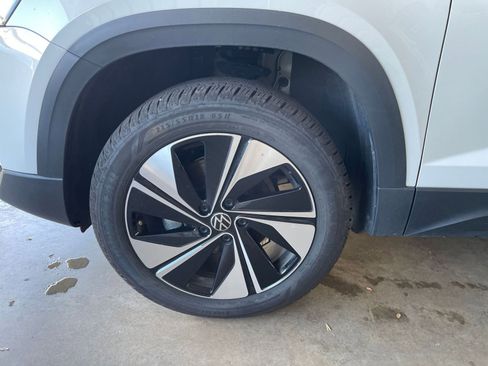 Used 2025 Volkswagen Taos SE image 28