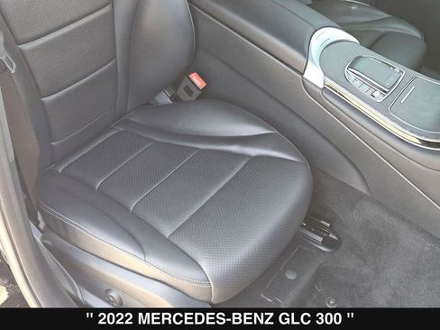 Used 2022 Mercedes-Benz GLC 300 4MATIC image 32