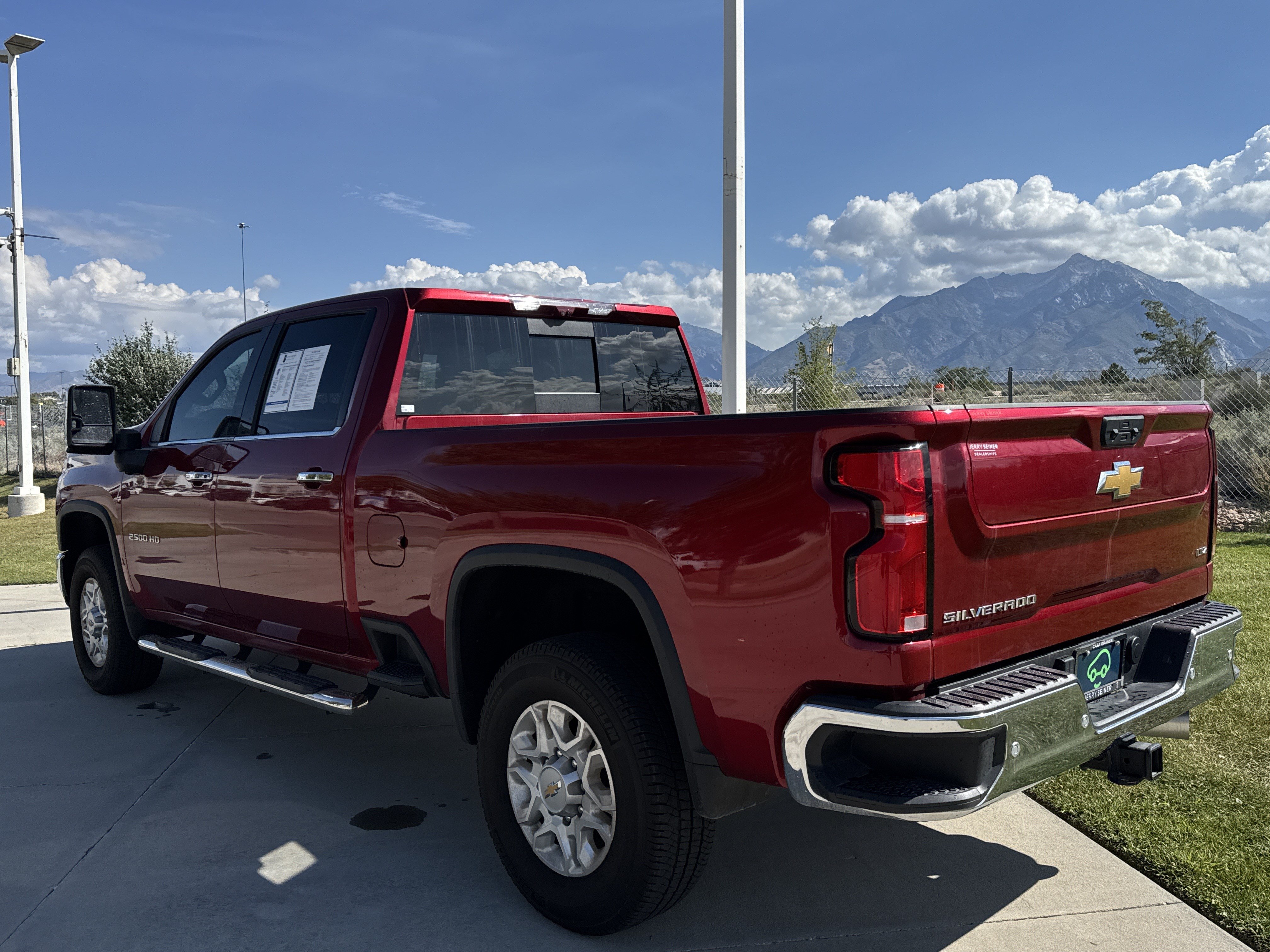 Used 2024 Chevrolet Silverado 2500 LTZ w/ LTZ Premium Package AWD/4WD image 3