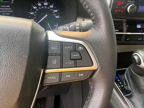 Certified 2023 Toyota Sienna XLE AWD/4WD image 24