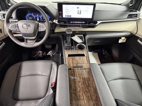 Used 2026 Toyota Sienna Limited FWD image 39